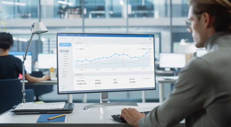 The Urgency of Real-Time Financial Insights for Manufacturing and Construction CFOs